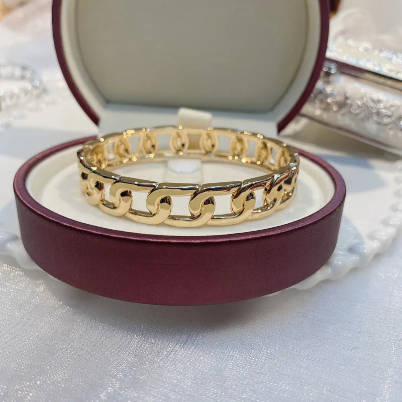 Golden Twist Chain Link Bracelet - Simple Fragrance Style Fashion Accessory