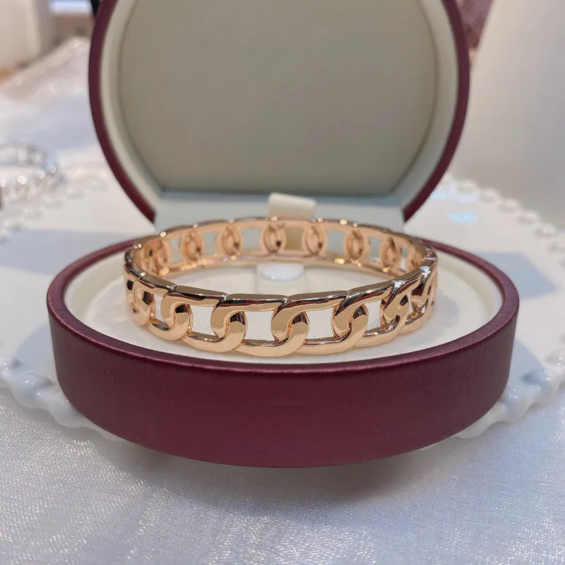 Golden Twist Chain Link Bracelet - Simple Fragrance Style Fashion Accessory